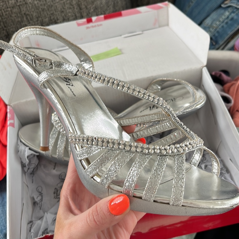 Heels - Picture 2 of 4
